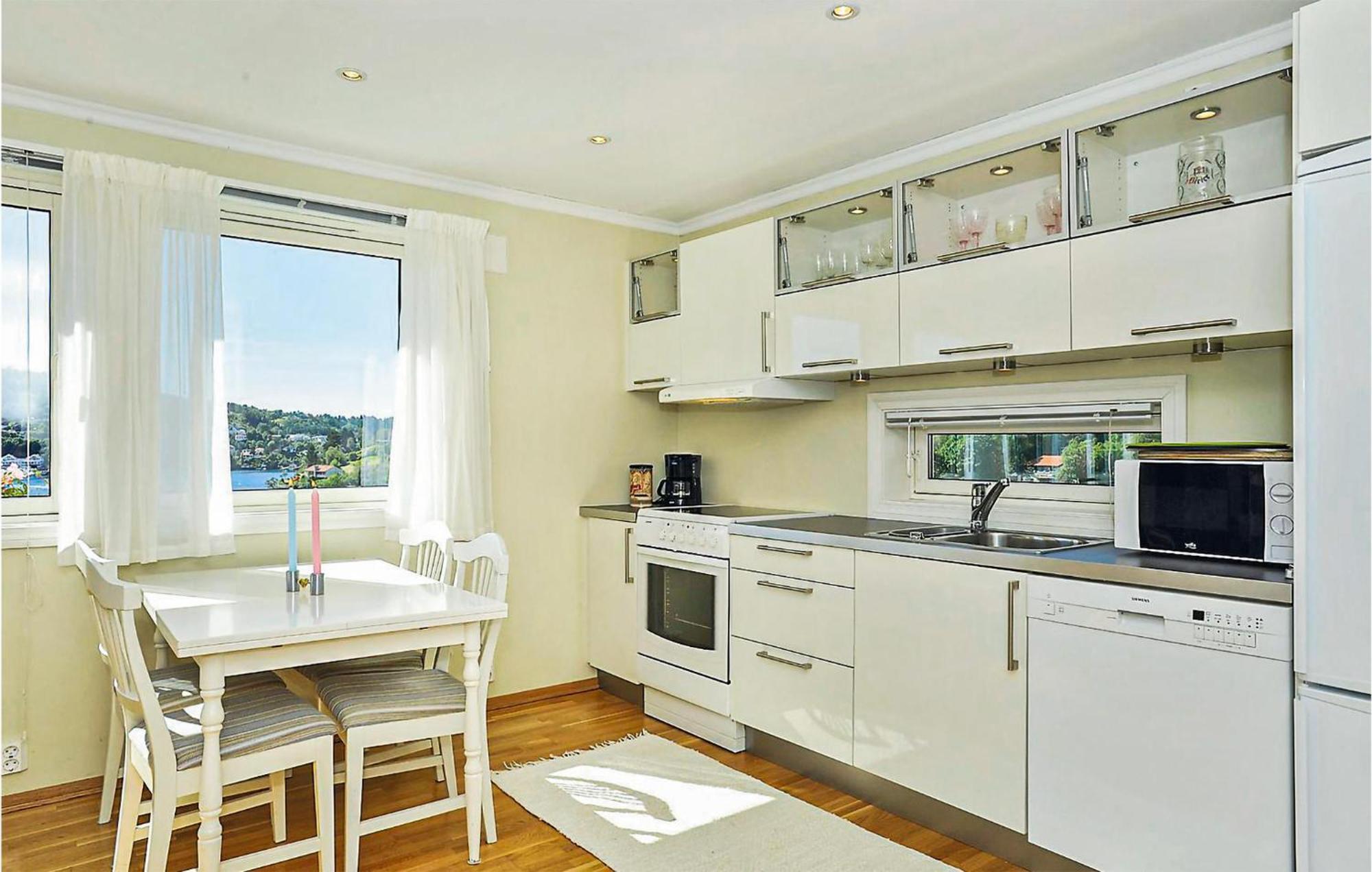 Cozy Apartment In Straumsgrend With Kitchen Bergen Extérieur photo